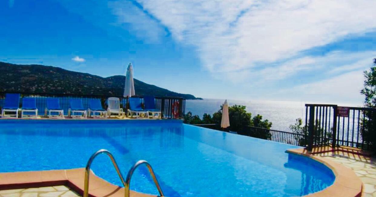 Mazet « Domaine De La Pinede » Appartement Le Lavandou Buitenkant foto
